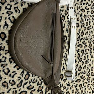 The Tatum bag Andar leather belt bag